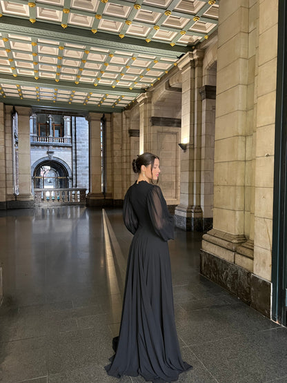 The Hera dress black