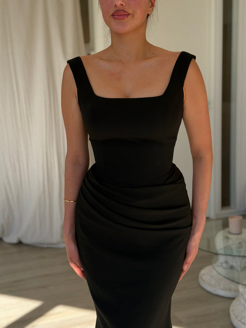The Mayra dress black