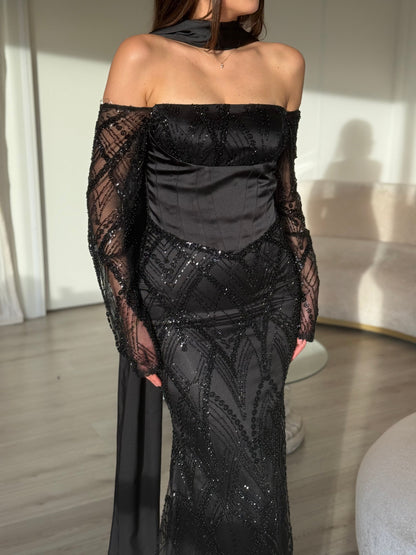 The Alisa dress black