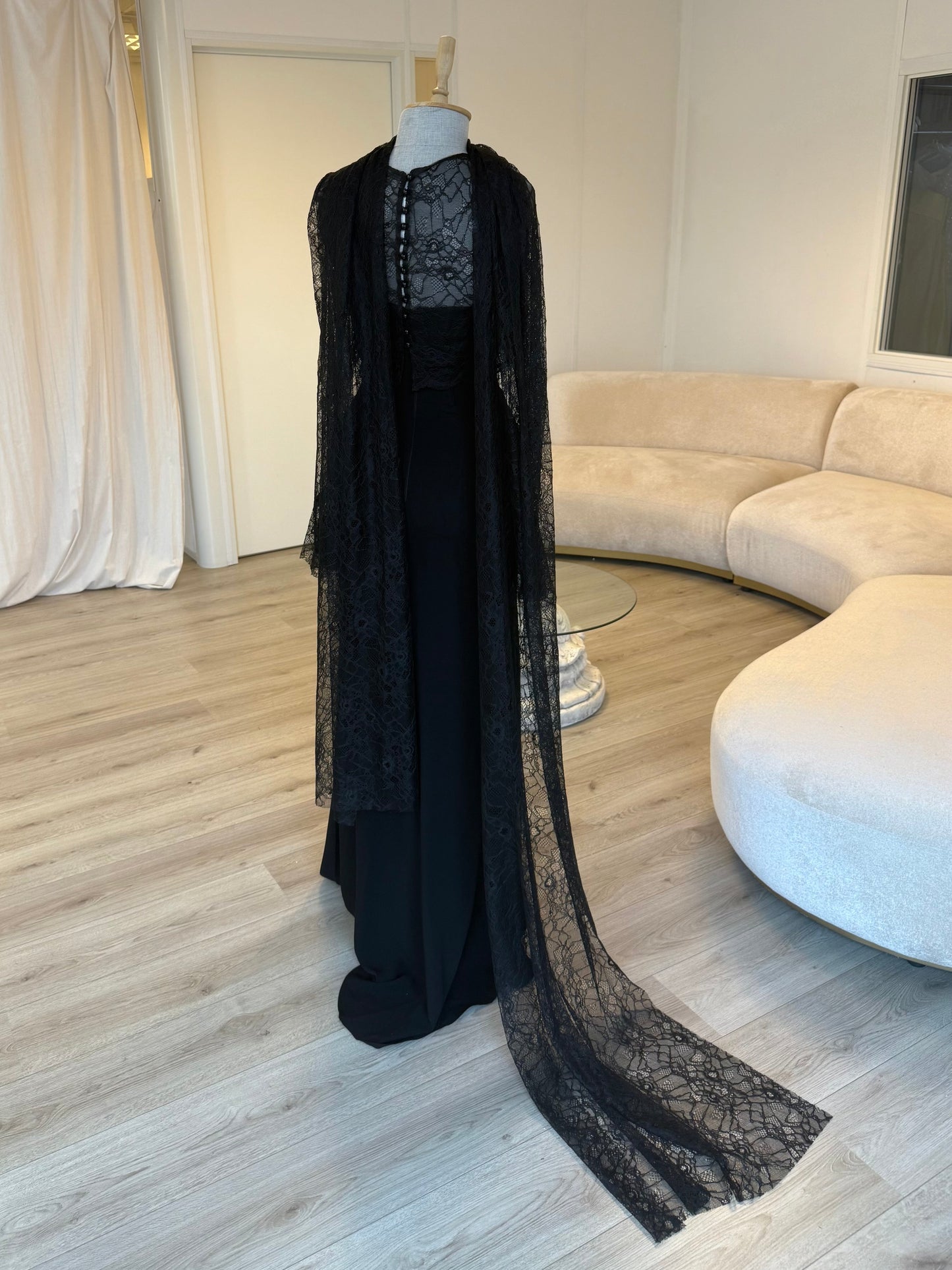 The Amera dress black