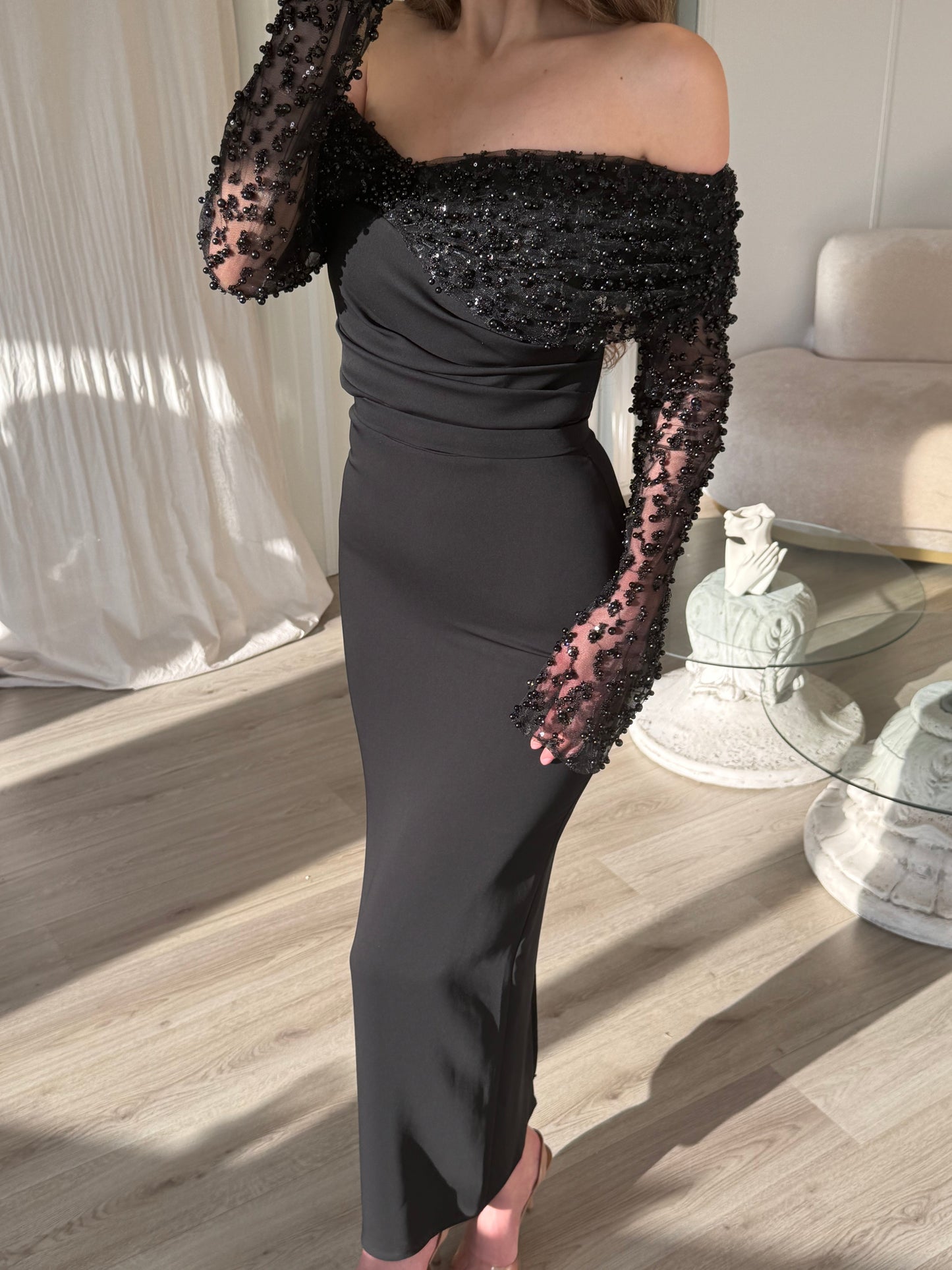 The Beyza midi dress black