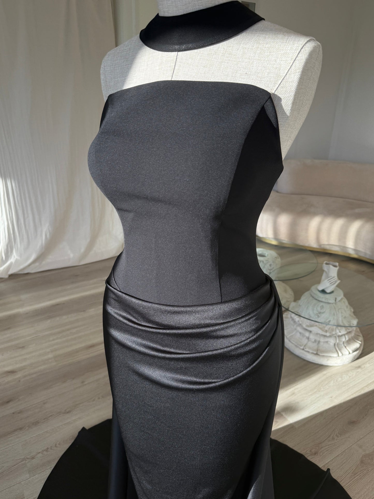 The Asina dress black