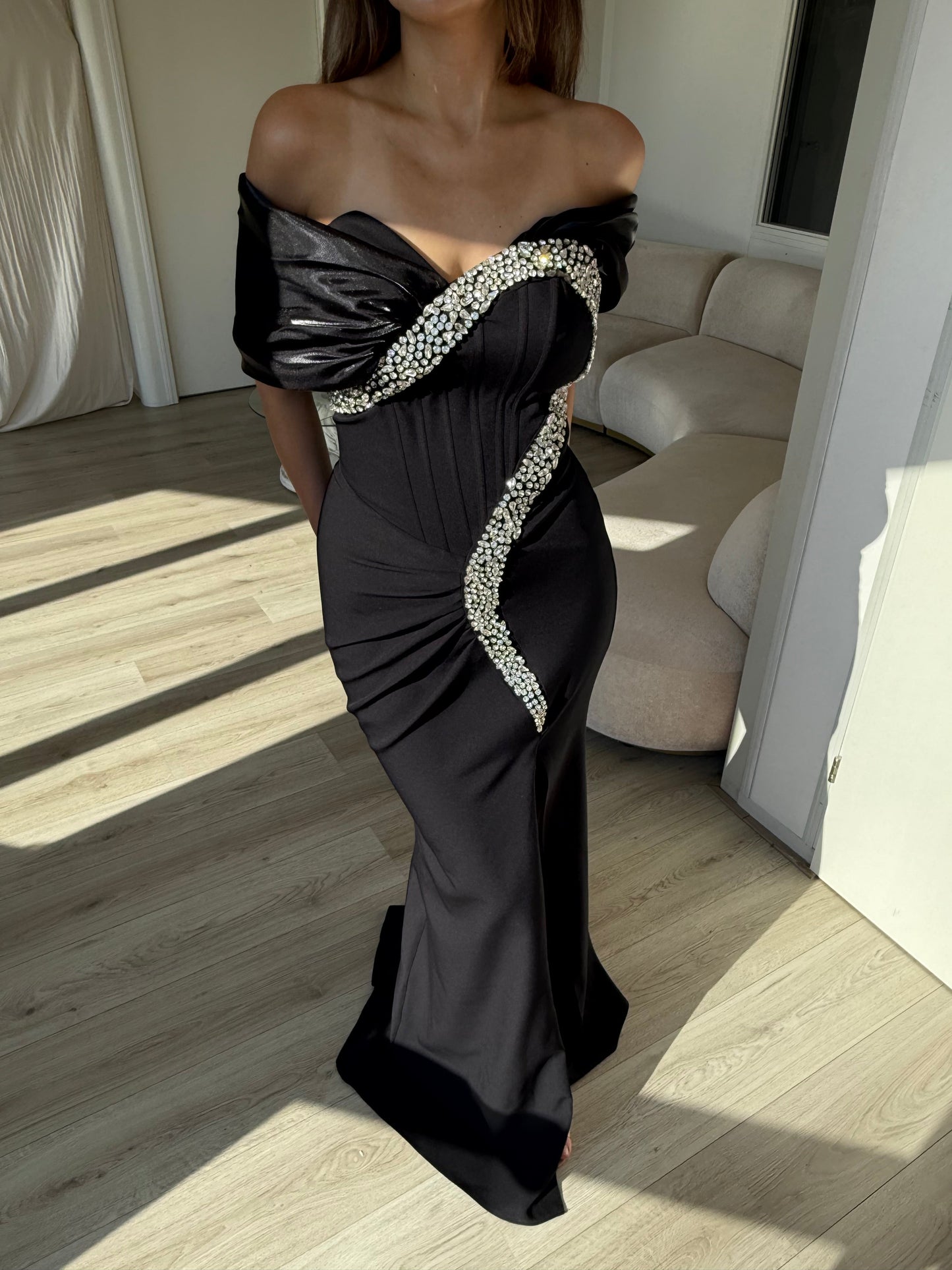 The Simoza dress black