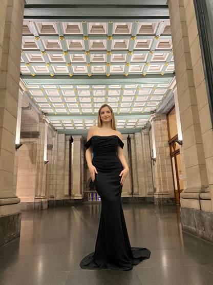 The Meyra dress black