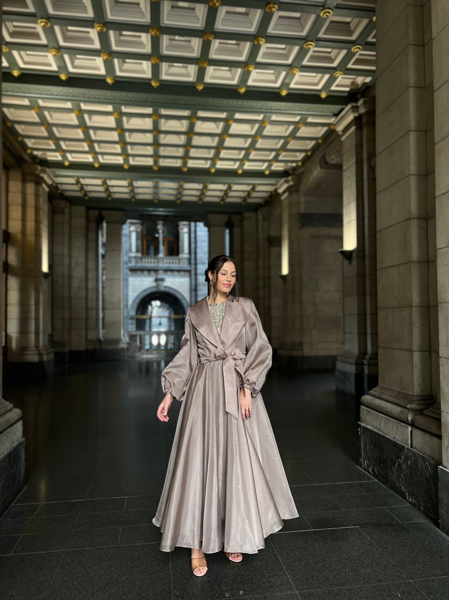 The Roza dress taupe